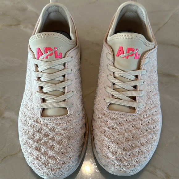 Barely worn womens APL size 8.5 in beige with pink APL accent - Picture 10 of 12